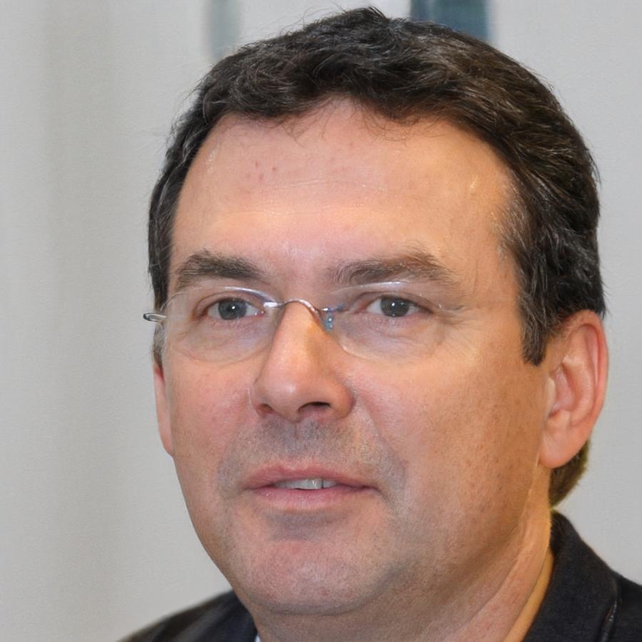 Portrait de Clément Moreau, spécialiste en gestion de patrimoine